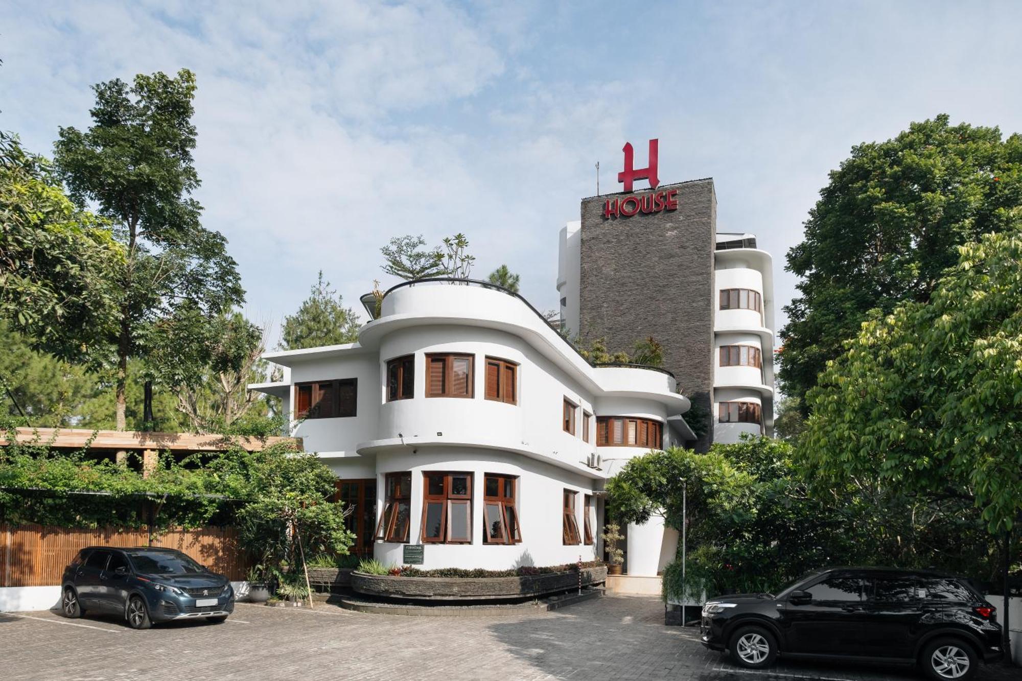 House Sangkuriang Hotel Bandung Eksteriør billede