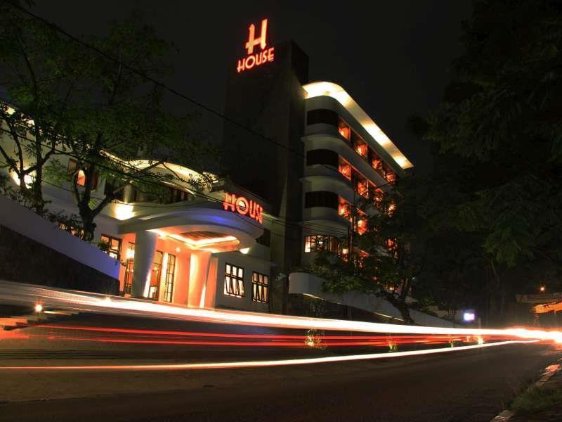 House Sangkuriang Hotel Bandung Eksteriør billede