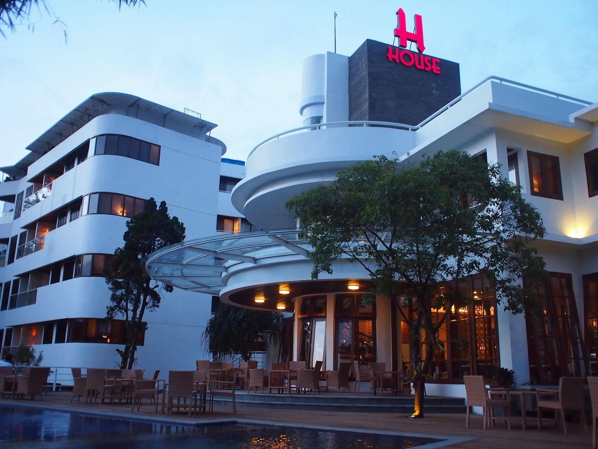 House Sangkuriang Hotel Bandung Eksteriør billede