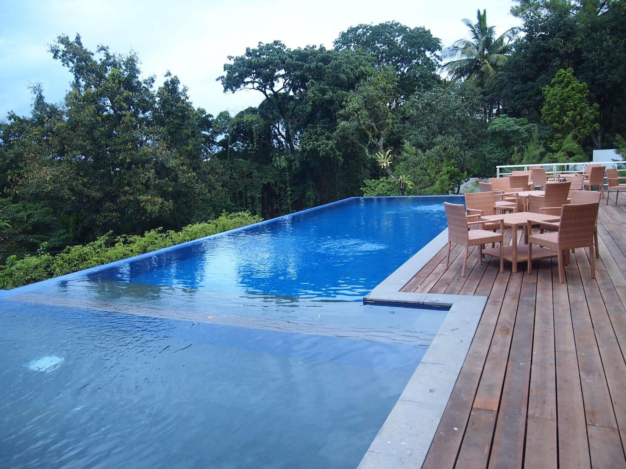 House Sangkuriang Hotel Bandung Eksteriør billede